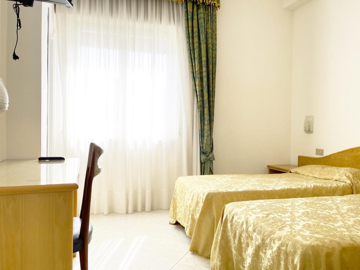 Hotel Reginella ซานตากาตา ซุย ดูเอกอลฟี ภายนอก รูปภาพ