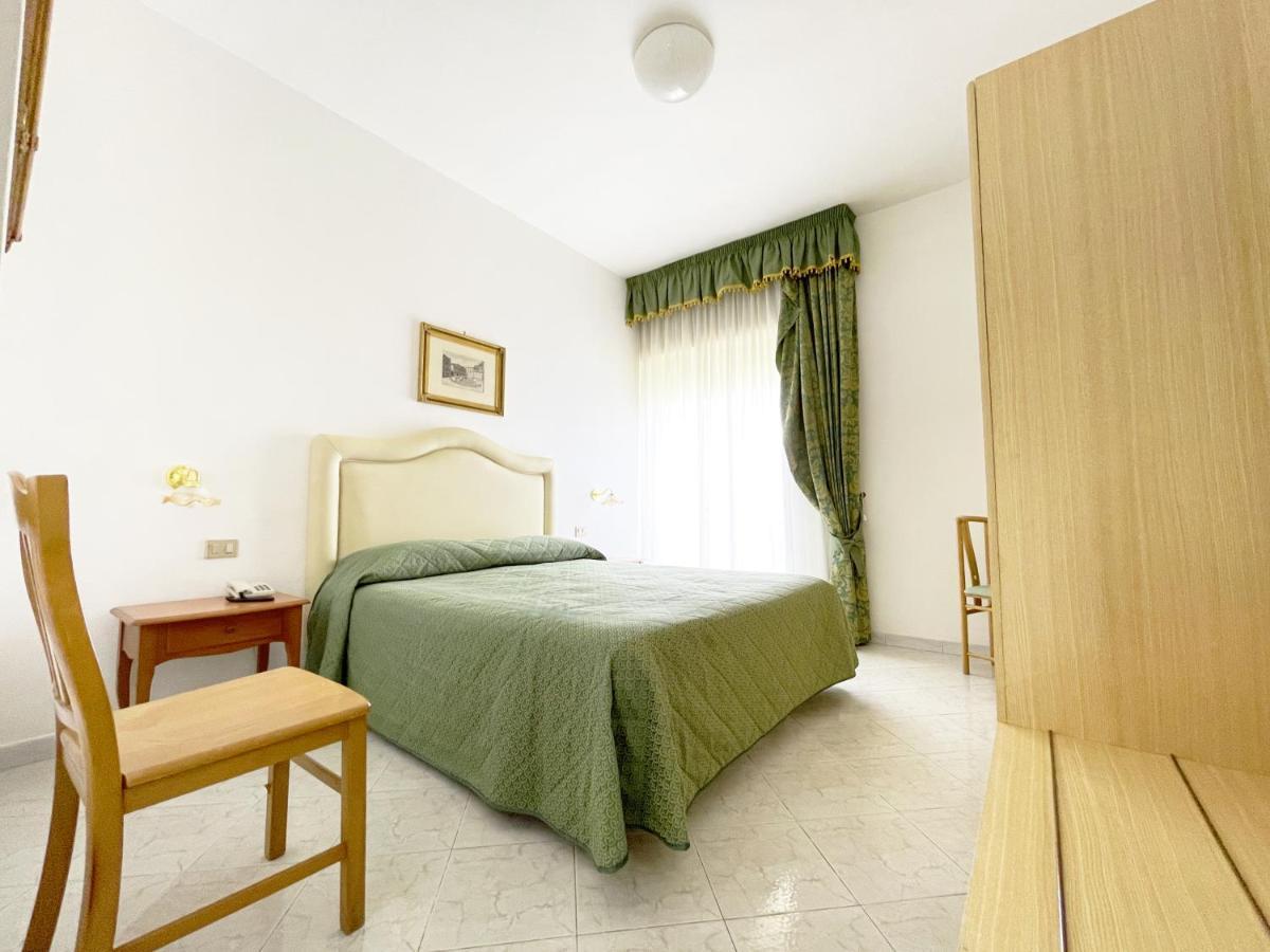 Hotel Reginella ซานตากาตา ซุย ดูเอกอลฟี ภายนอก รูปภาพ