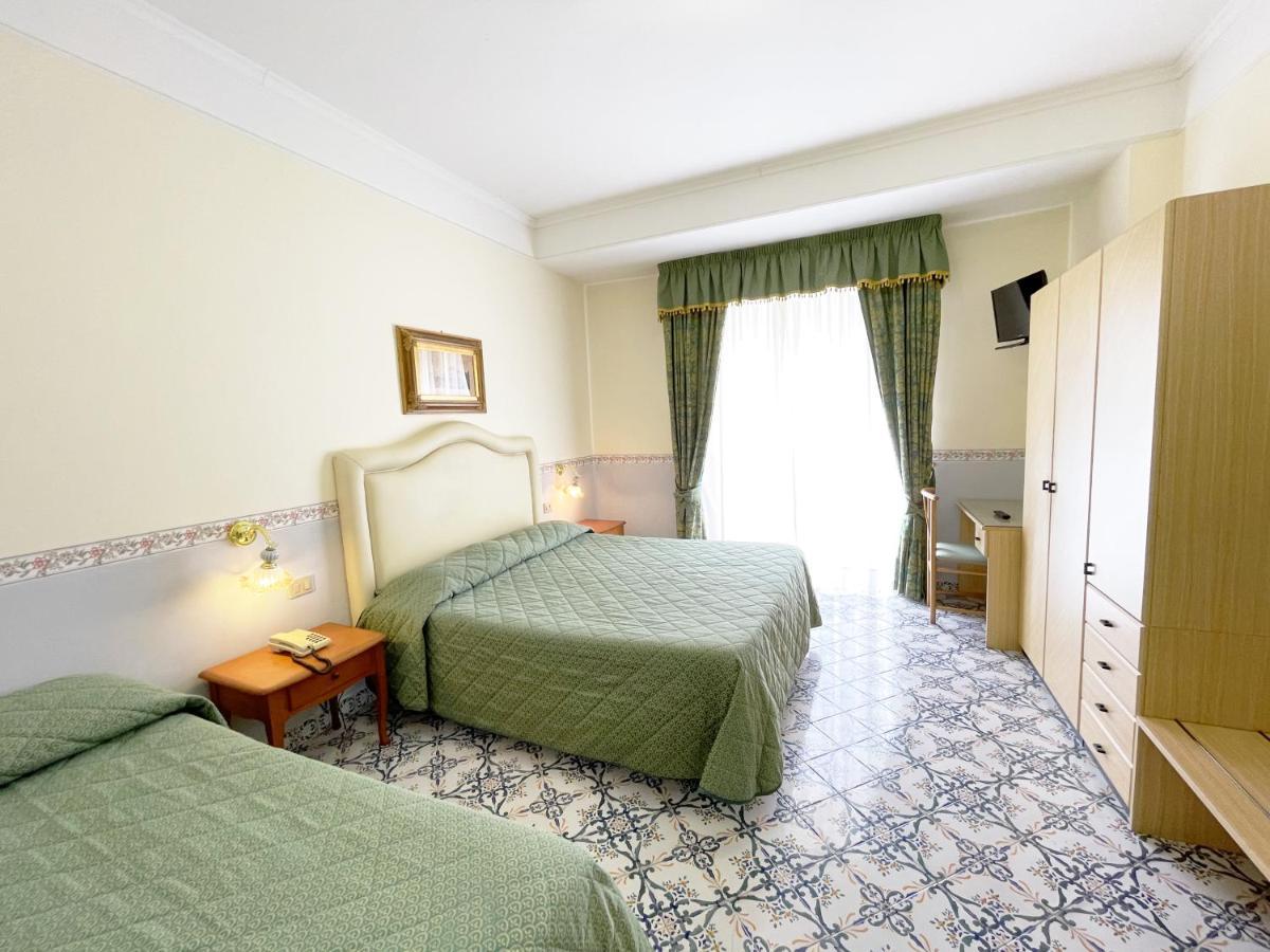 Hotel Reginella ซานตากาตา ซุย ดูเอกอลฟี ภายนอก รูปภาพ