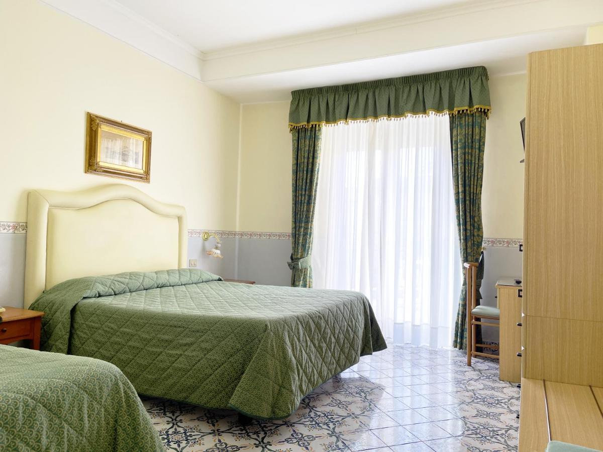 Hotel Reginella ซานตากาตา ซุย ดูเอกอลฟี ภายนอก รูปภาพ