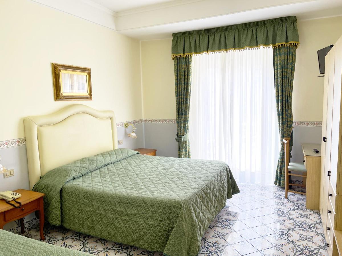 Hotel Reginella ซานตากาตา ซุย ดูเอกอลฟี ภายนอก รูปภาพ