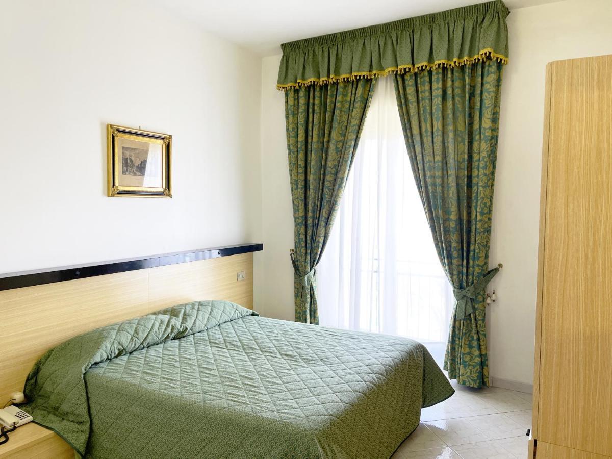 Hotel Reginella ซานตากาตา ซุย ดูเอกอลฟี ภายนอก รูปภาพ