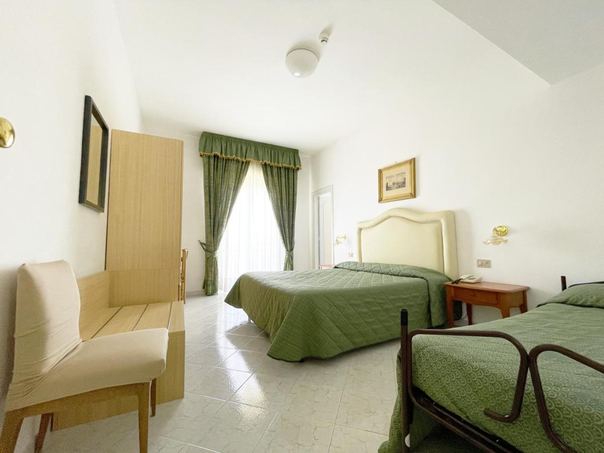 Hotel Reginella ซานตากาตา ซุย ดูเอกอลฟี ภายนอก รูปภาพ