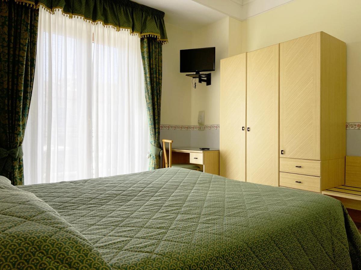 Hotel Reginella ซานตากาตา ซุย ดูเอกอลฟี ภายนอก รูปภาพ
