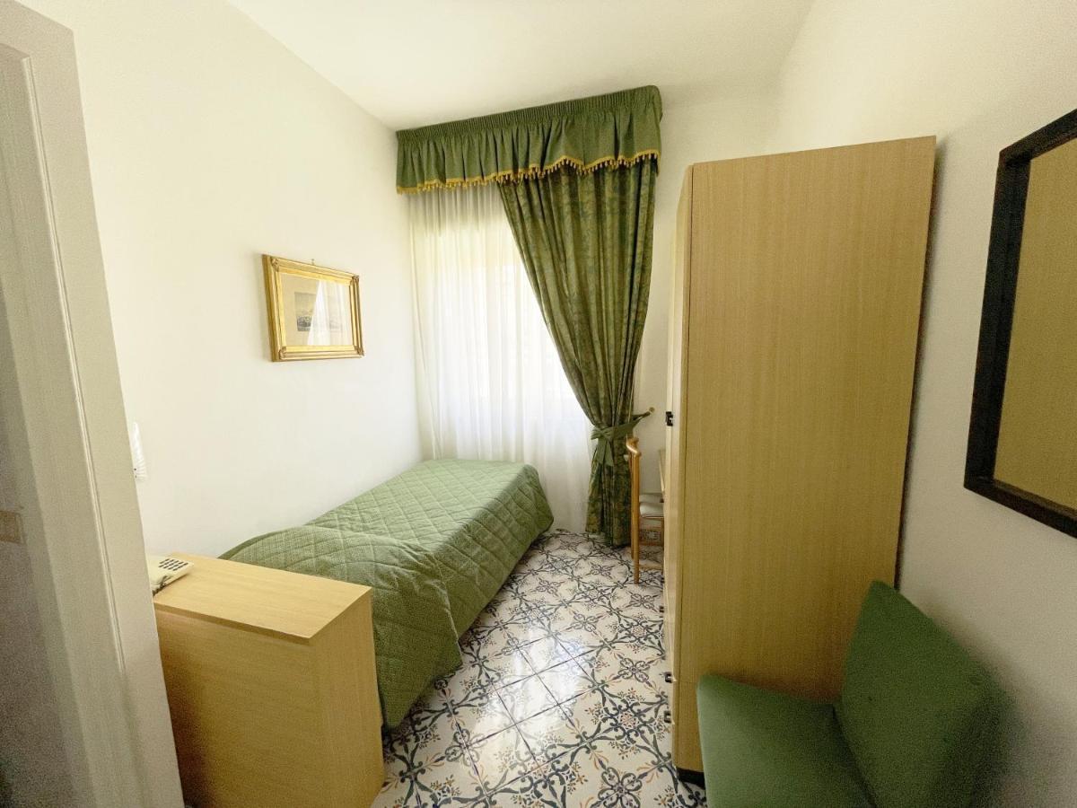 Hotel Reginella ซานตากาตา ซุย ดูเอกอลฟี ภายนอก รูปภาพ