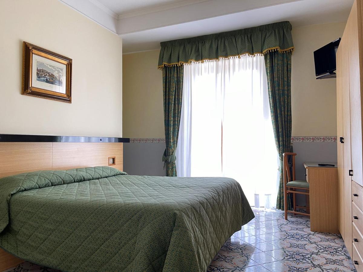 Hotel Reginella ซานตากาตา ซุย ดูเอกอลฟี ภายนอก รูปภาพ