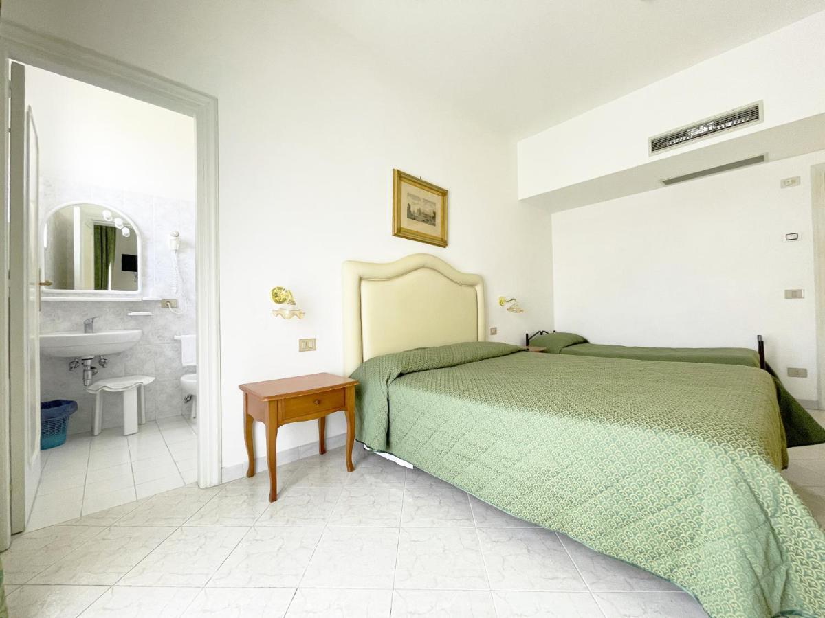 Hotel Reginella ซานตากาตา ซุย ดูเอกอลฟี ภายนอก รูปภาพ