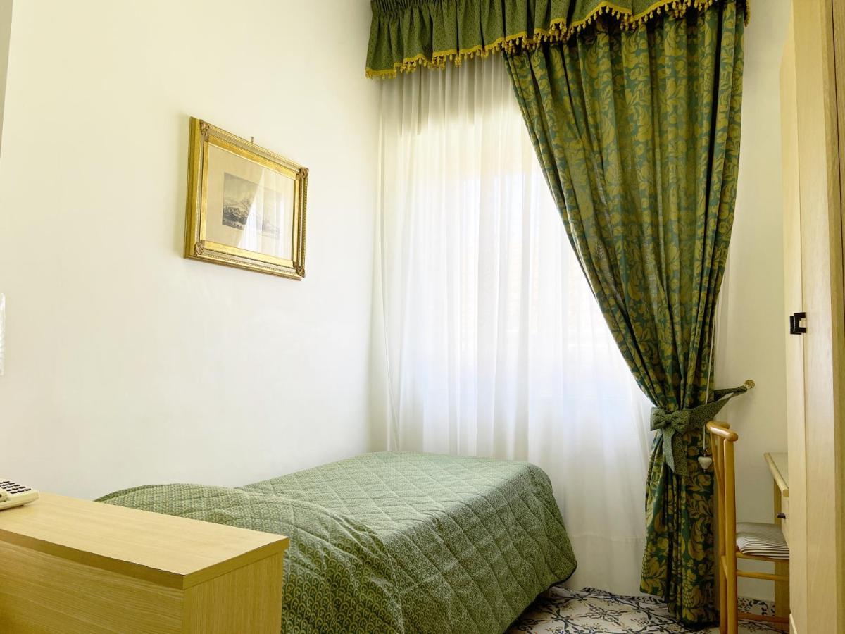 Hotel Reginella ซานตากาตา ซุย ดูเอกอลฟี ภายนอก รูปภาพ