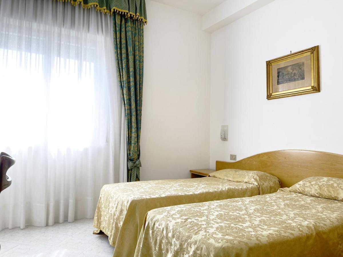Hotel Reginella ซานตากาตา ซุย ดูเอกอลฟี ภายนอก รูปภาพ
