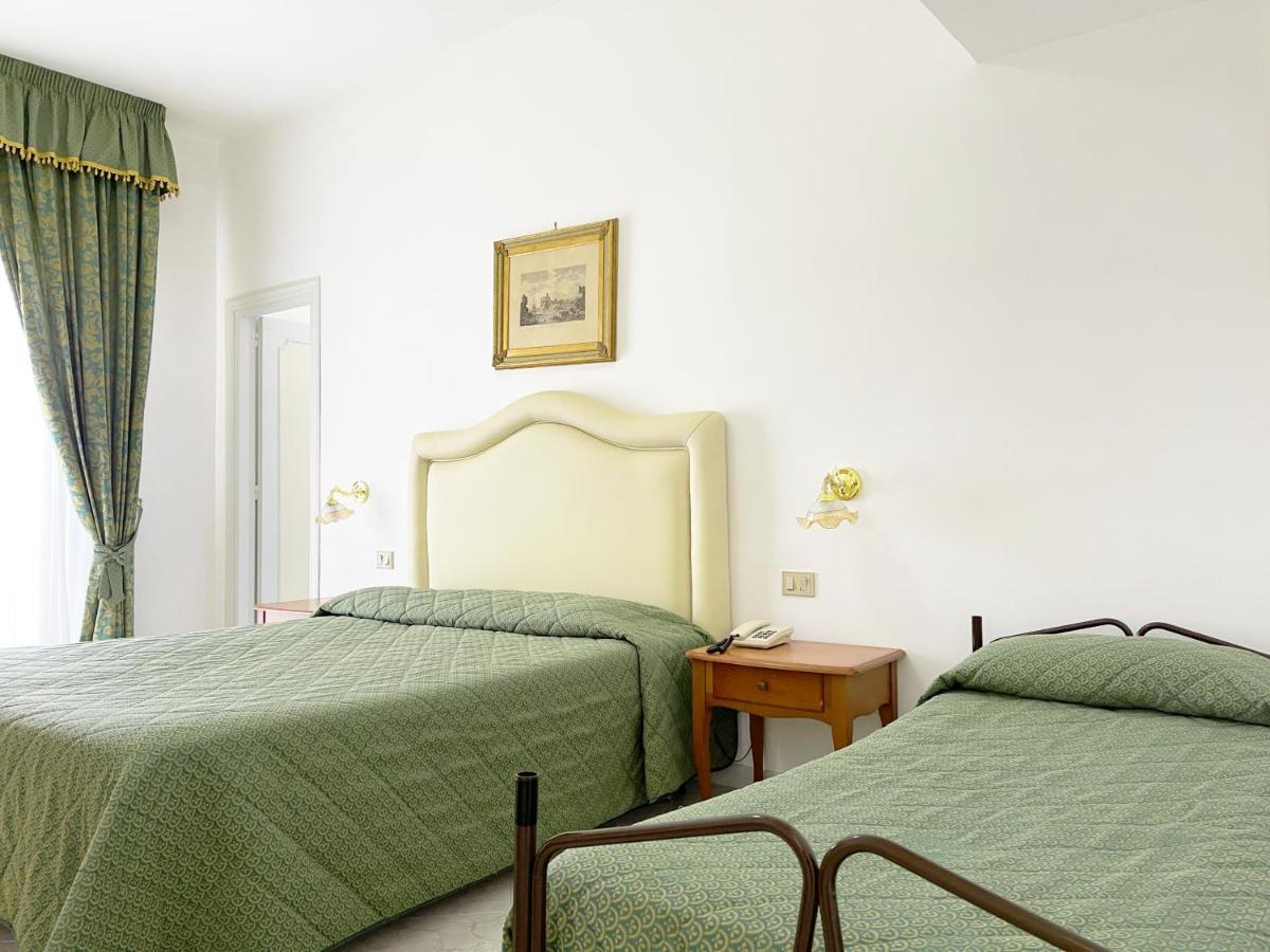 Hotel Reginella ซานตากาตา ซุย ดูเอกอลฟี ภายนอก รูปภาพ